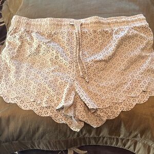 Mudd Cream Eyelet Lace Shorts
